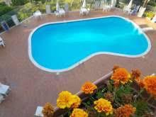 Napoli Via Caravaggio In prestigioso parco con piscina rifinitissimo appartamento